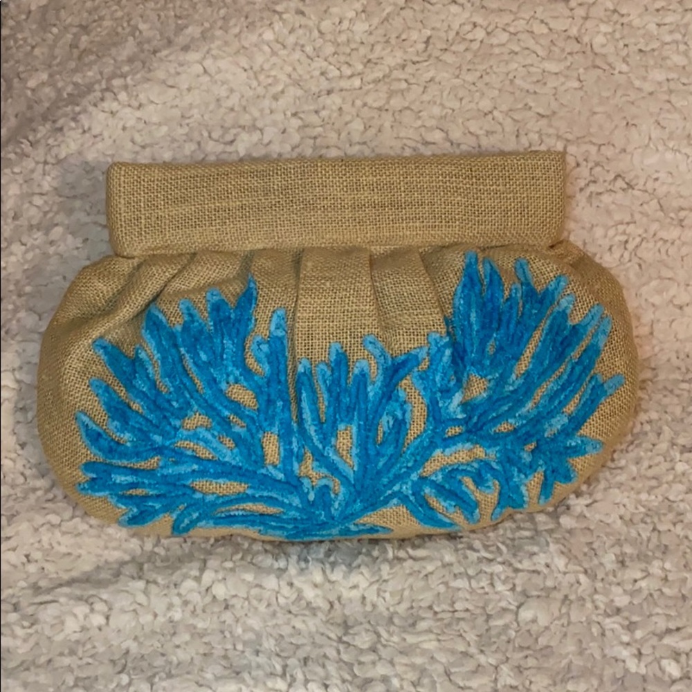 Moyna clutch